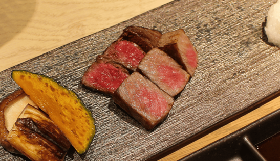 出荷数は月30頭のみ、「尾崎牛」の鉄板焼に込めた願い